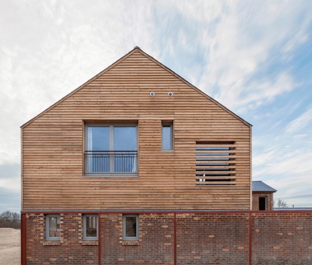 La décoration de la façade d’une maison en bois résidentielle : les 2 types de façades les plus populaires