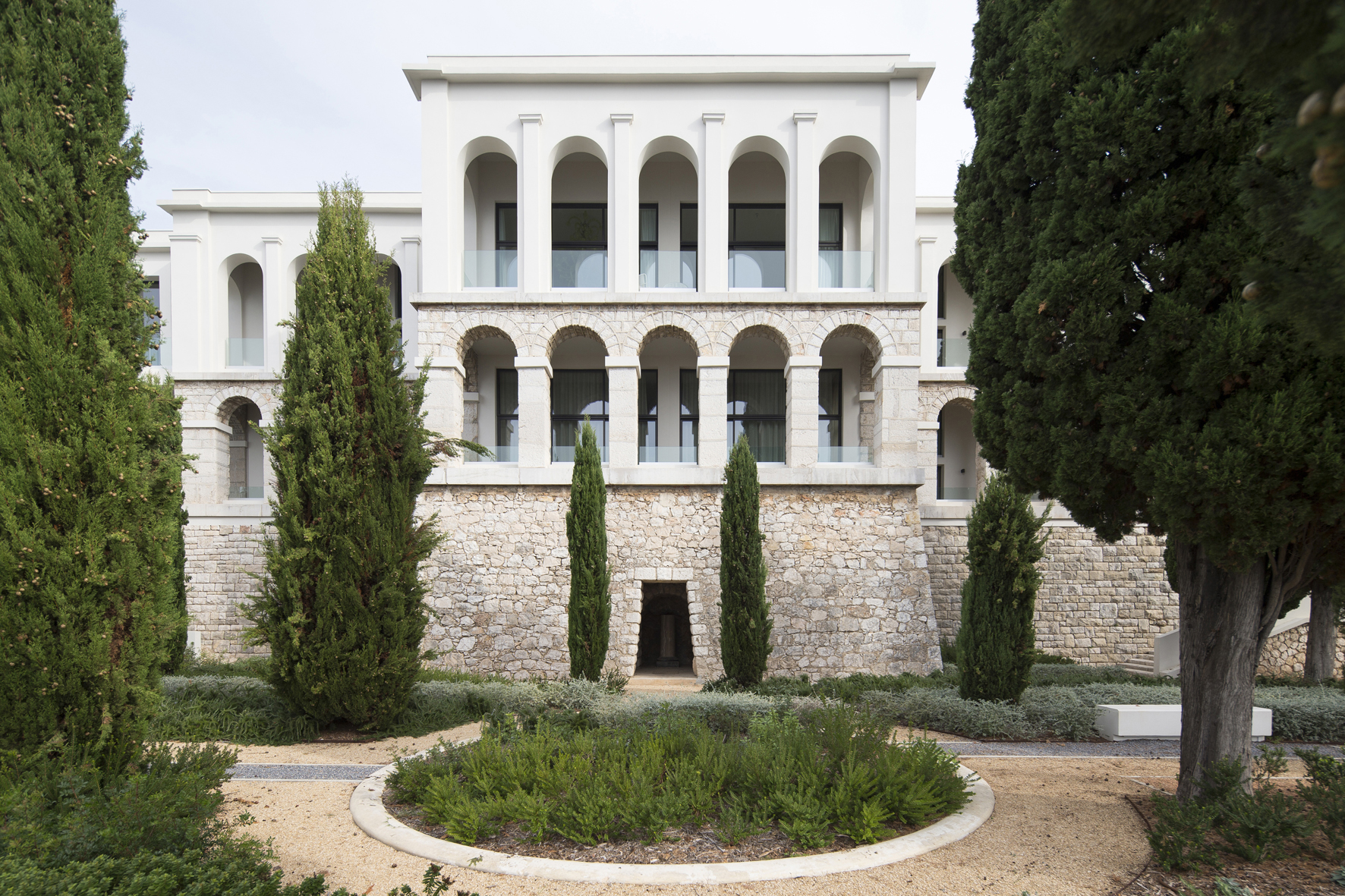 Palais Maeterlinck : vue panoramique sur la côté d'azur pour une résidence de luxe chargée d'histoire