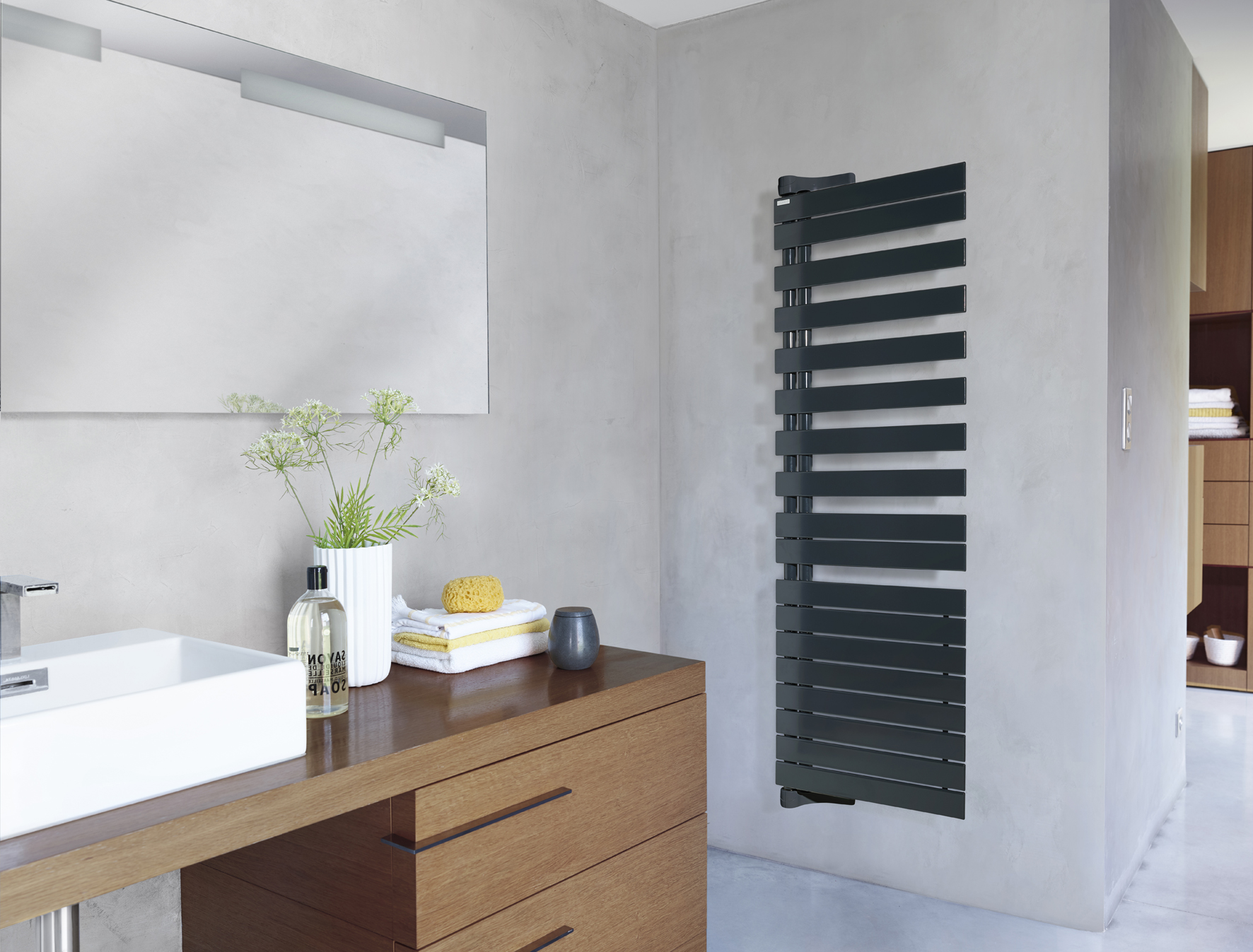 Radiateur sèche-serviettes Acova Fassane Spa Twist : une fonction pivotante, des serviettes chaudes encore plus accessibles à la sortie de la douche