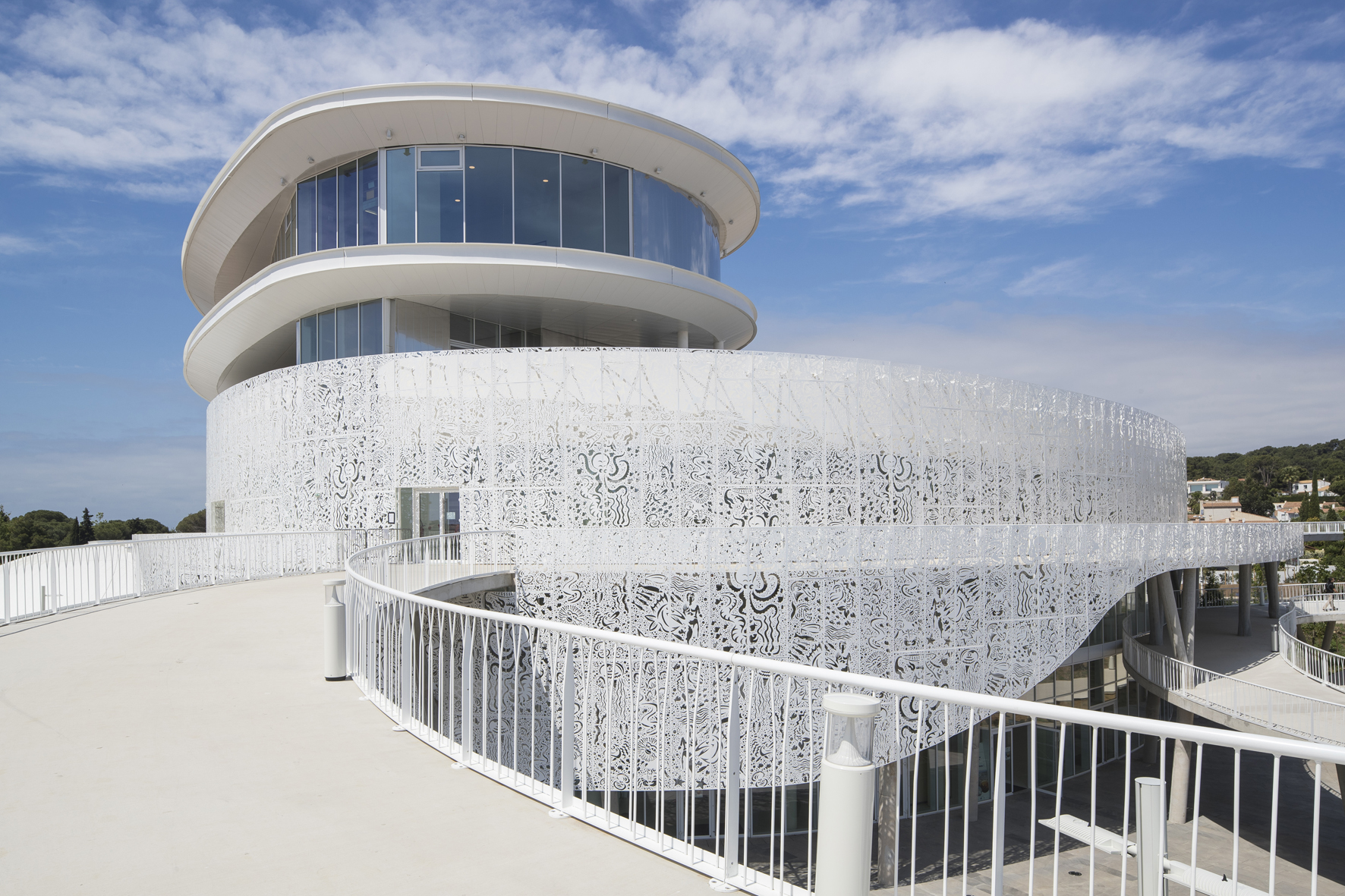 Casino et Palais des Congrès du Cap d’Agde : Un mur rideau KAWNEER pour une vue remarquable sur le nouveau Coeur de la Station