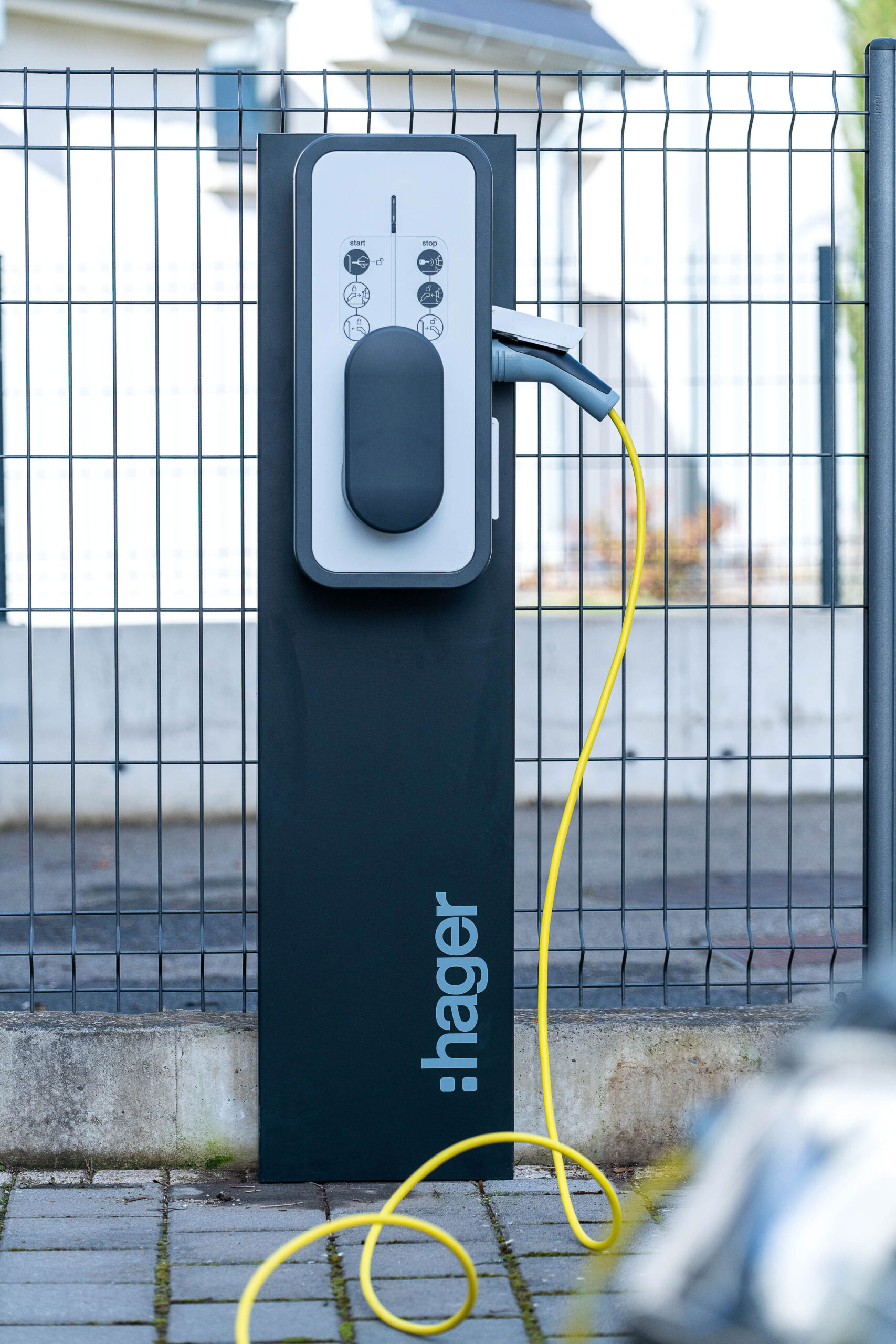 Hager lance quatre nouvelles bornes de charge pour véhicules électriques
